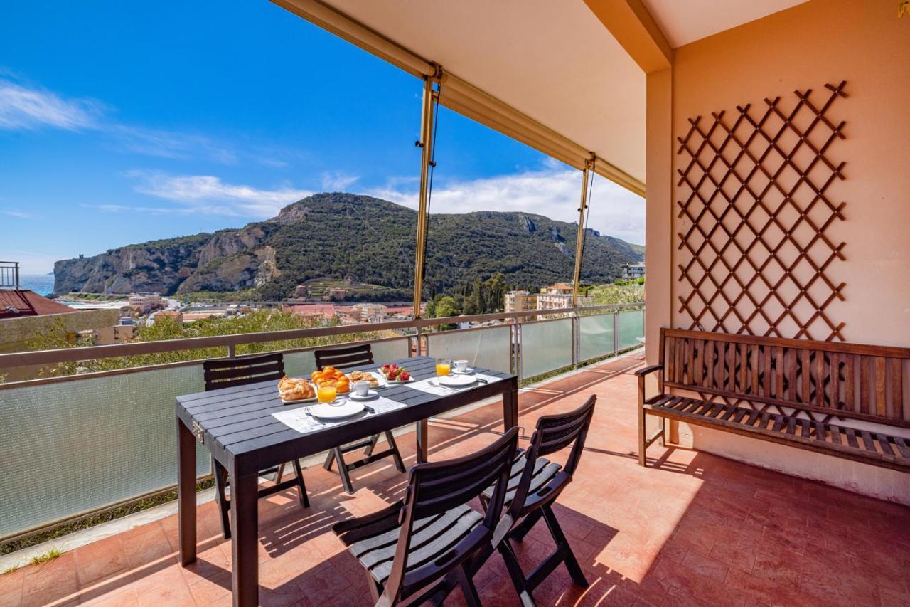 Casa Matilde - Appartamento Vista Mare - Con Posto Auto ฟีนาเลลีกูเร ภายนอก รูปภาพ