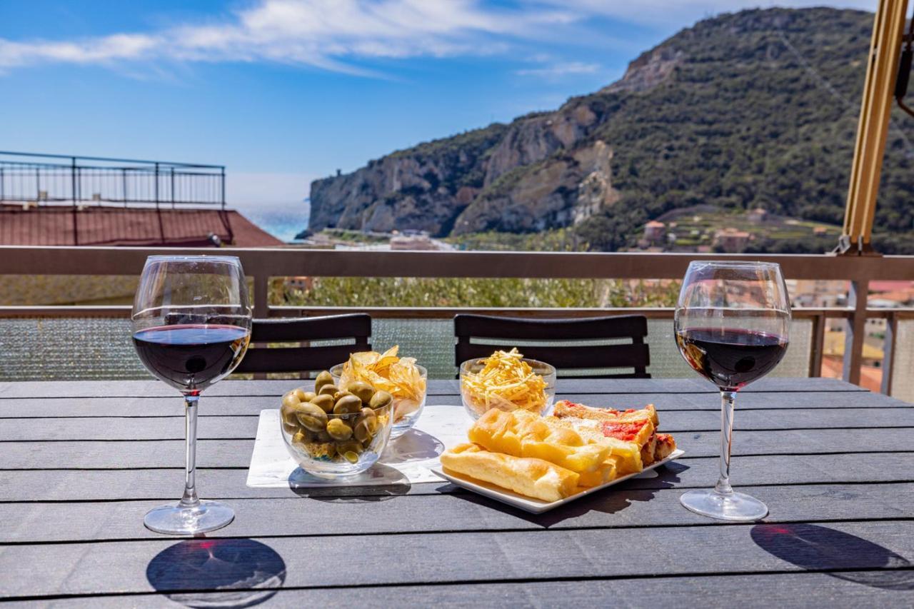 Casa Matilde - Appartamento Vista Mare - Con Posto Auto ฟีนาเลลีกูเร ภายนอก รูปภาพ