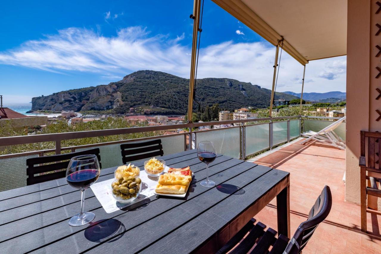 Casa Matilde - Appartamento Vista Mare - Con Posto Auto ฟีนาเลลีกูเร ภายนอก รูปภาพ