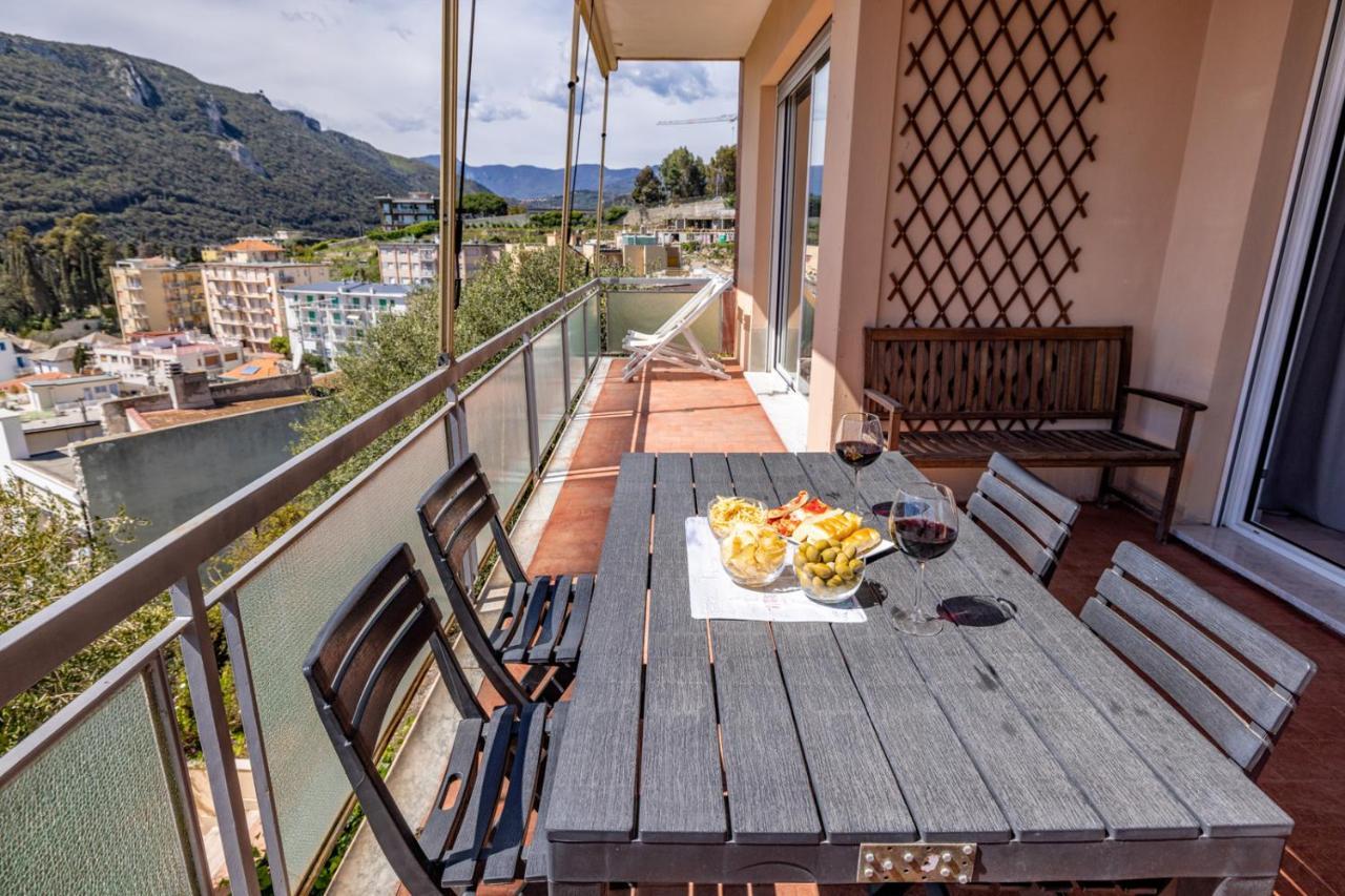 Casa Matilde - Appartamento Vista Mare - Con Posto Auto ฟีนาเลลีกูเร ภายนอก รูปภาพ