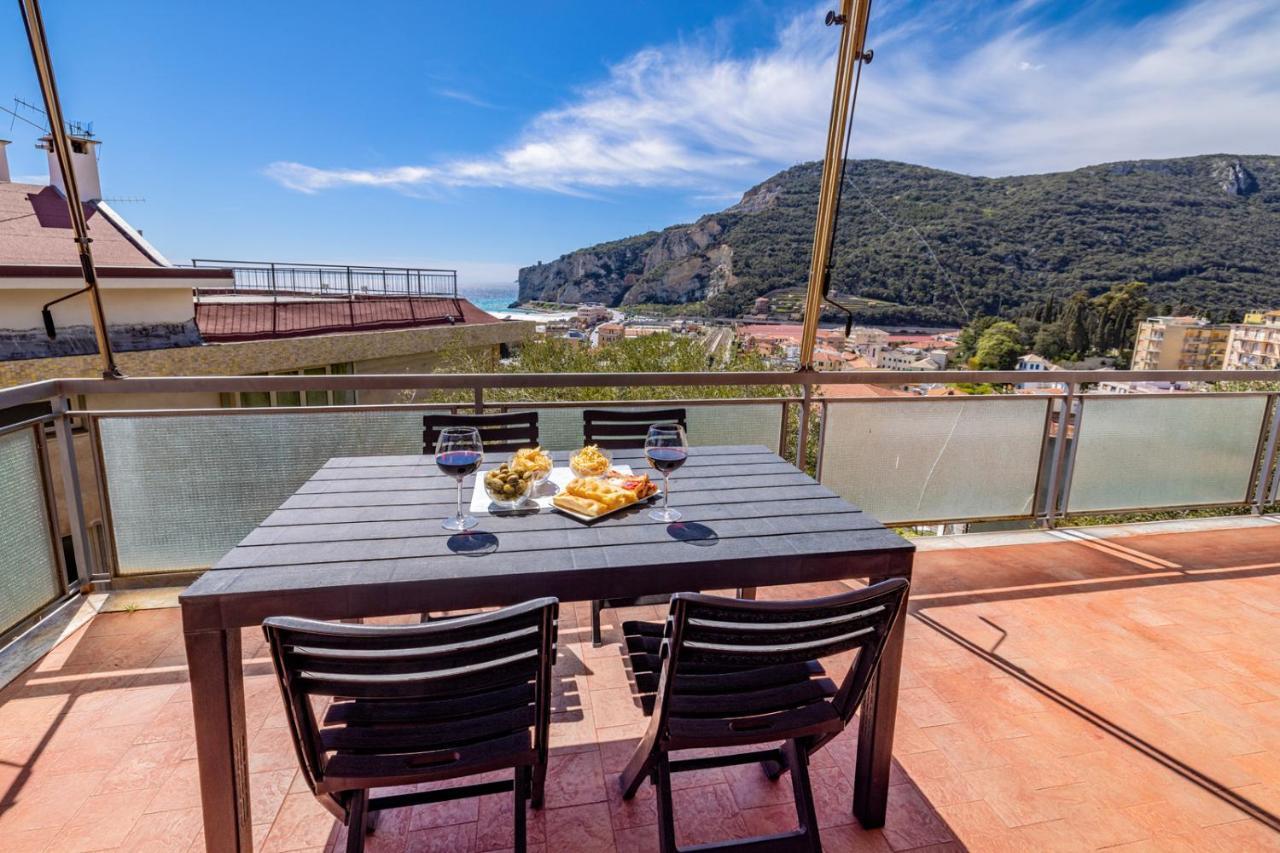 Casa Matilde - Appartamento Vista Mare - Con Posto Auto ฟีนาเลลีกูเร ภายนอก รูปภาพ